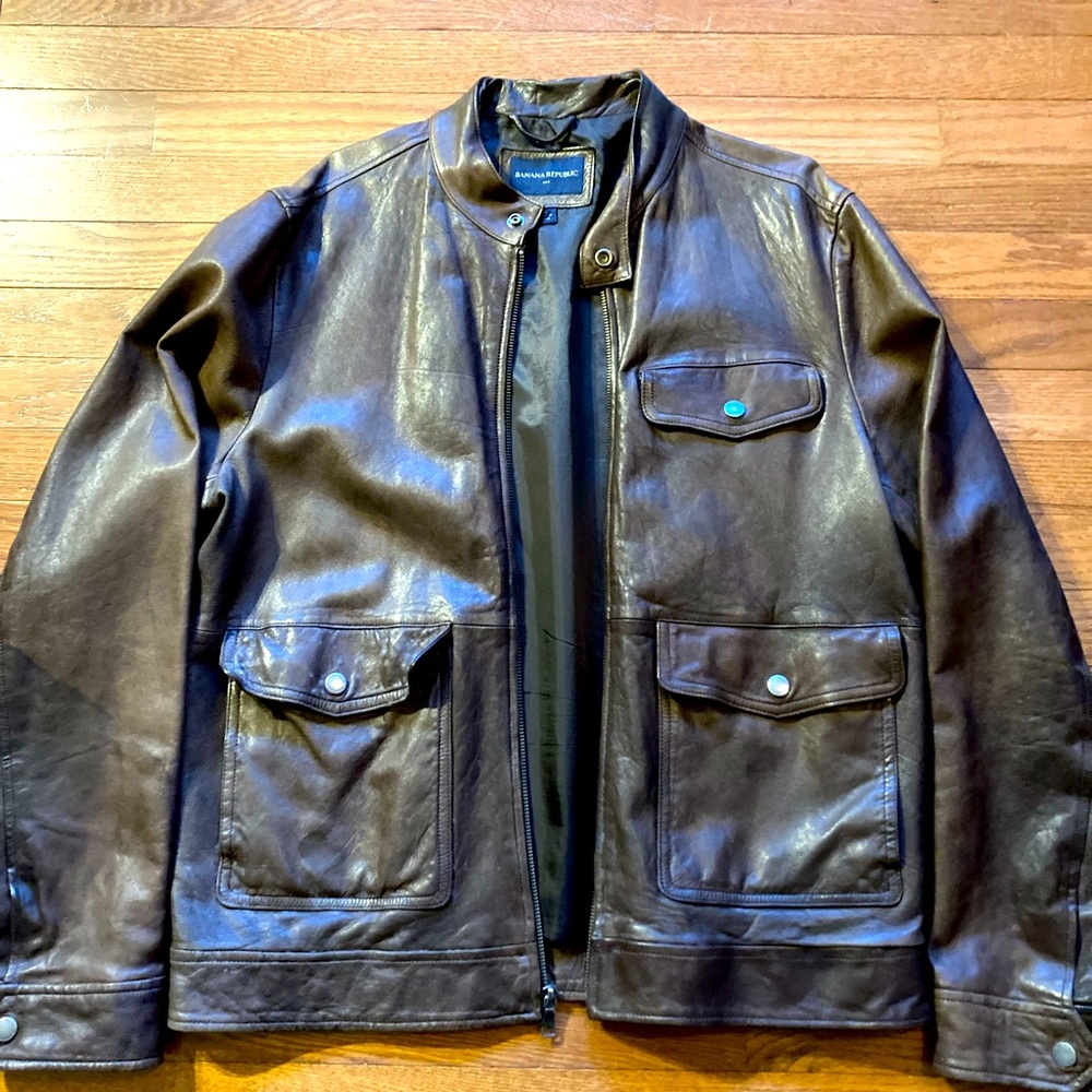 100% Leather Jacket. Banana Republic, excellent condition.